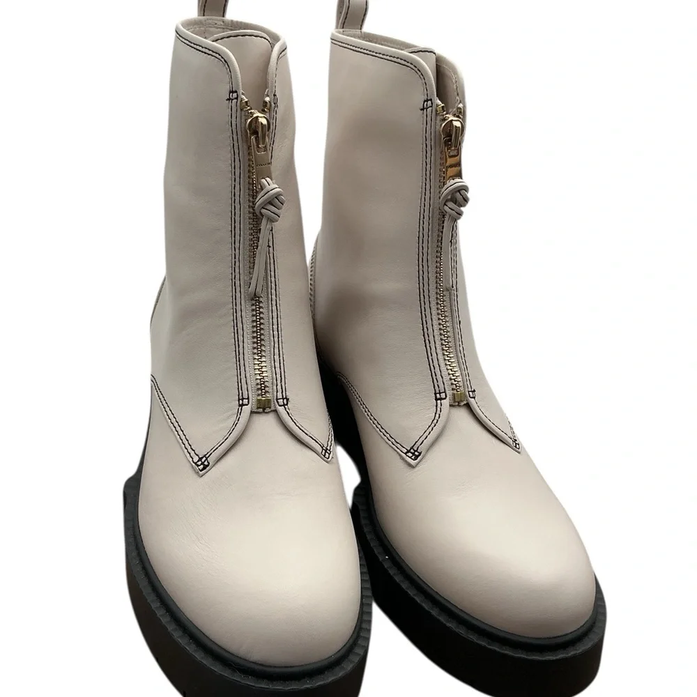 NWT Coach Liza Cream Ankle Boots with Black Soles‎ size 10B